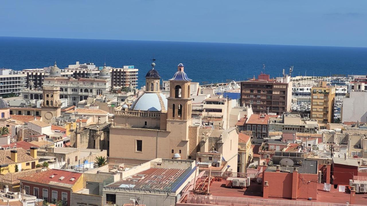Corazón de Alicante con vistas al mar y al castillo Exterior foto