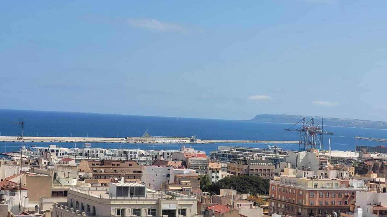 Corazón de Alicante con vistas al mar y al castillo Exterior foto