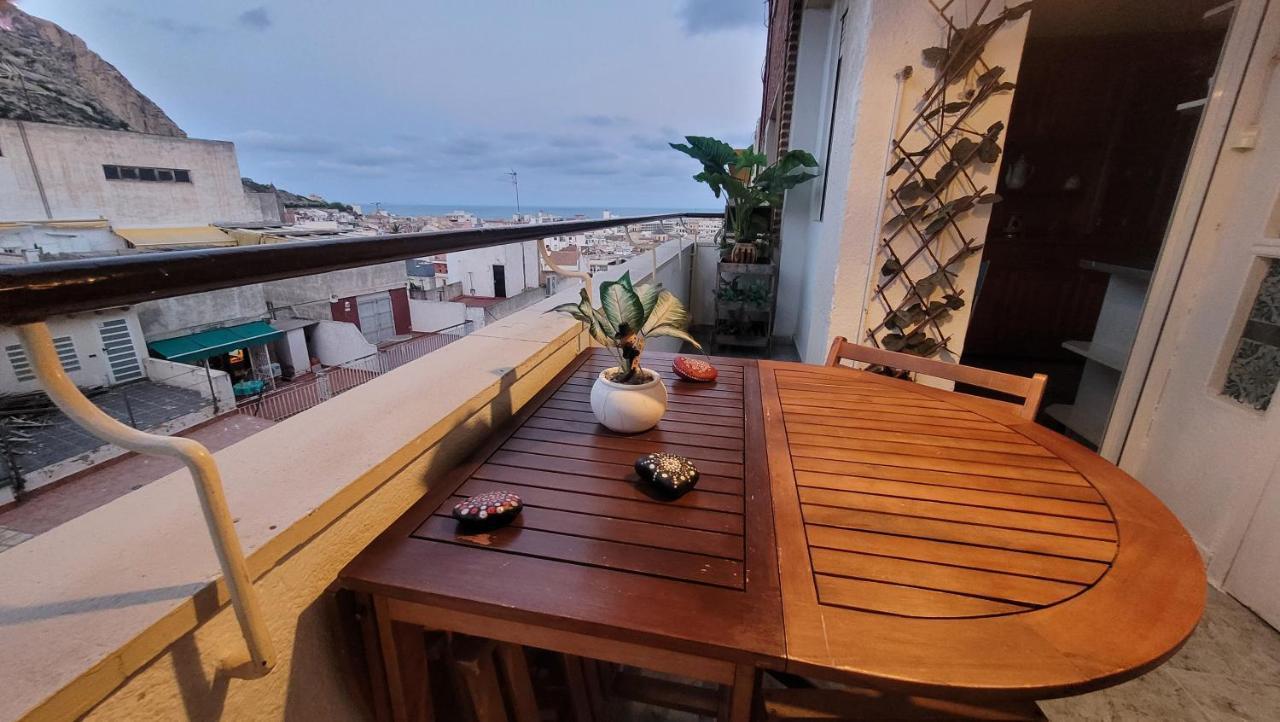 Corazón de Alicante con vistas al mar y al castillo Exterior foto